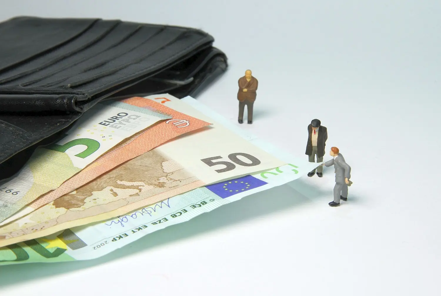 Geld im Portemonnaie   von Versicherungsmakler